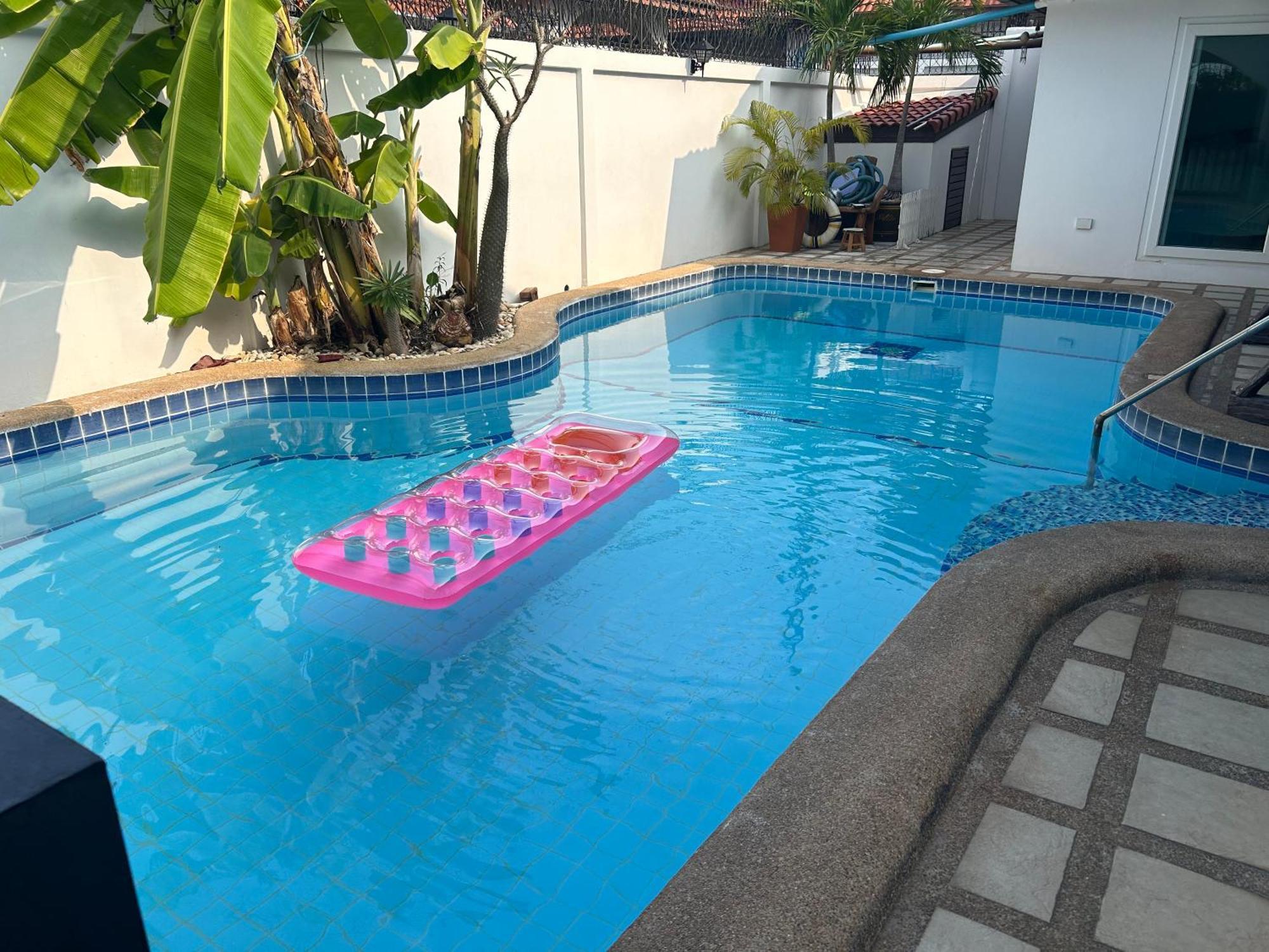 Nirvana Pool 2 Nong Prue